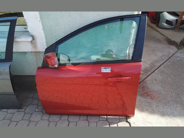 bontott FORD FOCUS II Bal első Ajtó (Részeivel)