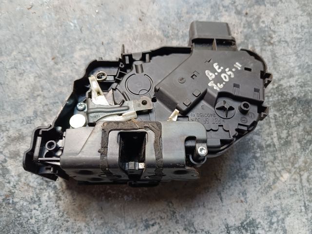 bontott FORD FOCUS II Bal első Ajtózár