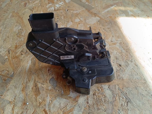 bontott FORD FOCUS II Bal első Ajtózár