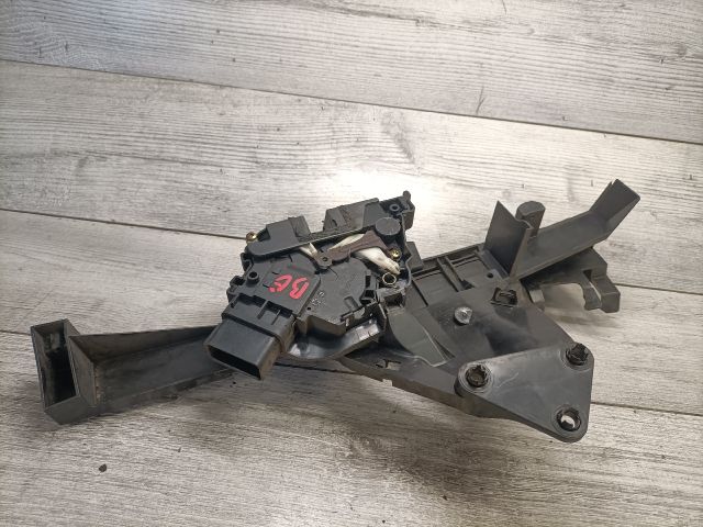 bontott FORD FOCUS II Bal első Ajtózár