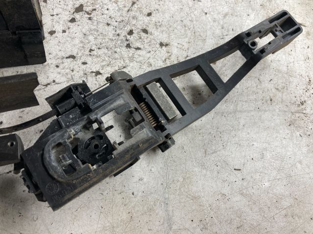 bontott FORD FOCUS II Bal első Ajtózár