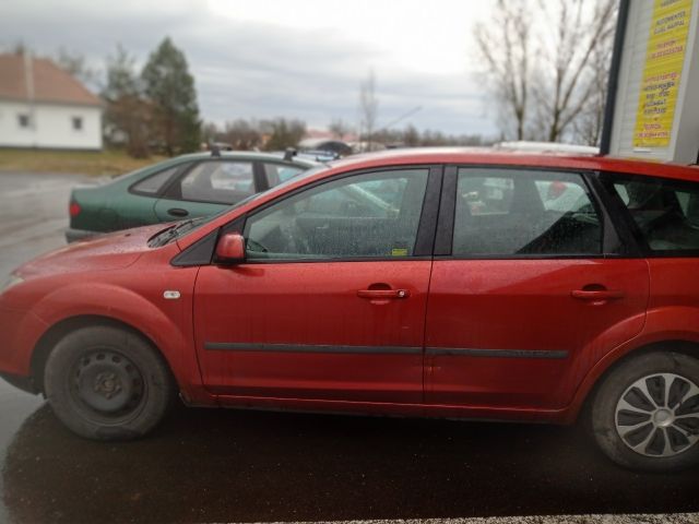 bontott FORD FOCUS II Bal első Dobbetét (Kerékjárati, Műanyag)