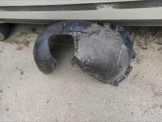 bontott FORD FOCUS II Bal első Dobbetét (Kerékjárati, Műanyag)