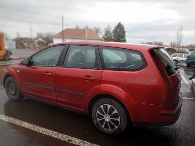 bontott FORD FOCUS II Bal első Dobbetét (Kerékjárati, Műanyag)