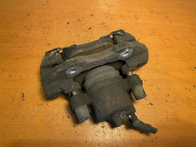 bontott FORD FOCUS II Bal első Féknyereg Munkahengerrel