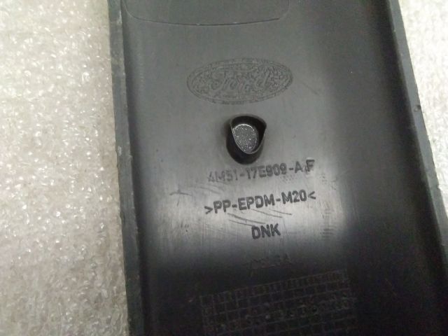 bontott FORD FOCUS II Bal első Lökhárító Díszléc