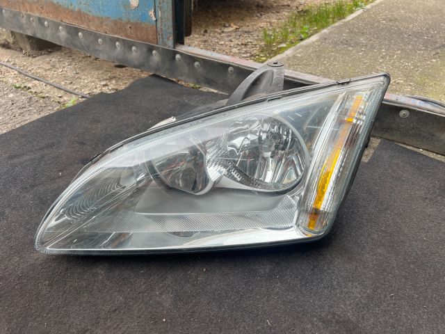 bontott FORD FOCUS II Bal Fényszóró