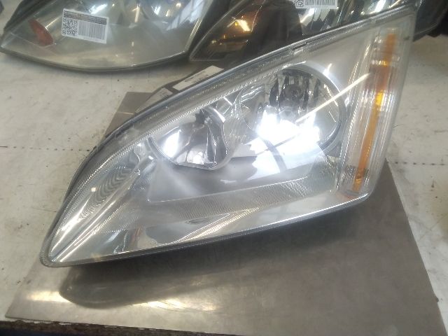 bontott FORD FOCUS II Bal Fényszóró