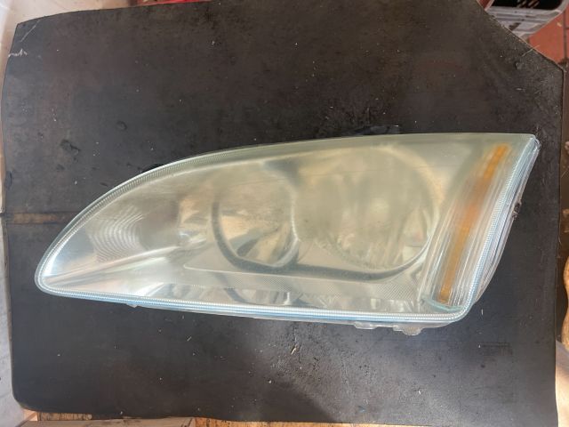 bontott FORD FOCUS II Bal Fényszóró