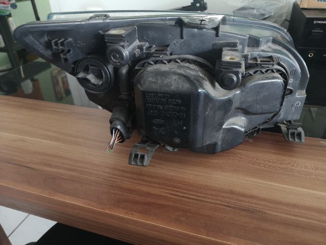 bontott FORD FOCUS II Bal Fényszóró