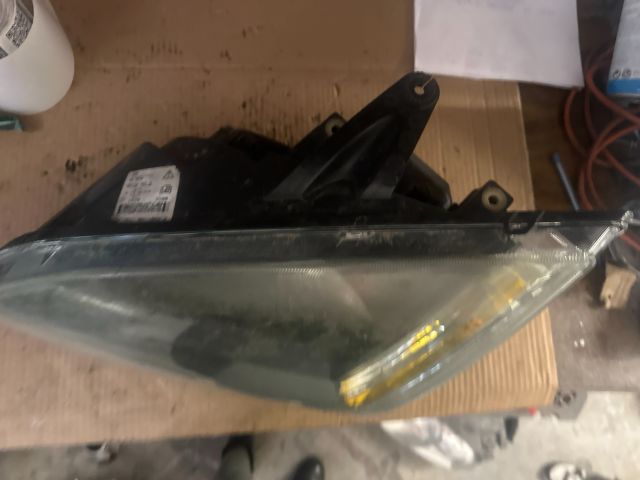 bontott FORD FOCUS II Bal Fényszóró