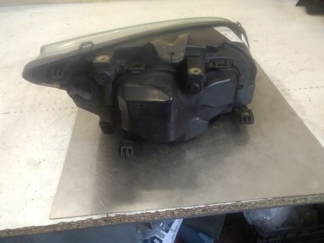 bontott FORD FOCUS II Bal Fényszóró