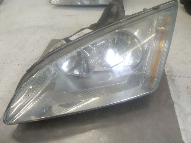 bontott FORD FOCUS II Bal Fényszóró