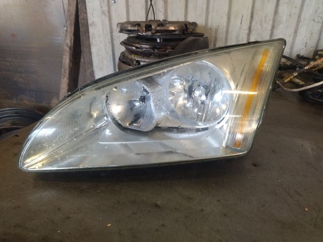 bontott FORD FOCUS II Bal Fényszóró