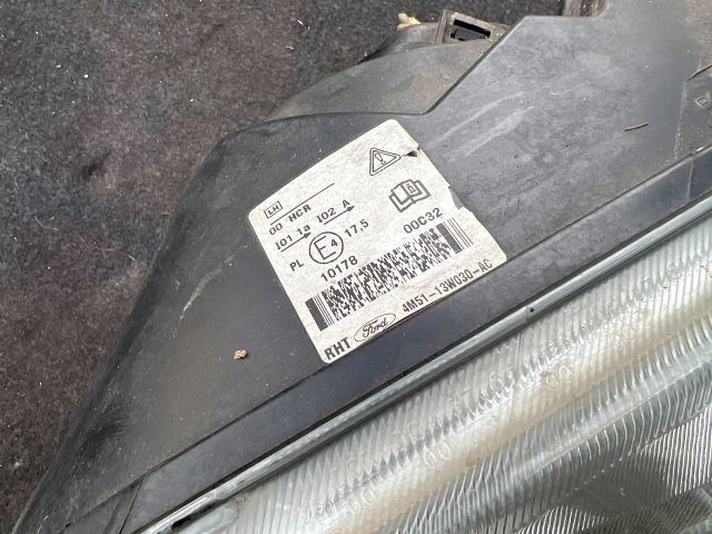 bontott FORD FOCUS II Bal Fényszóró