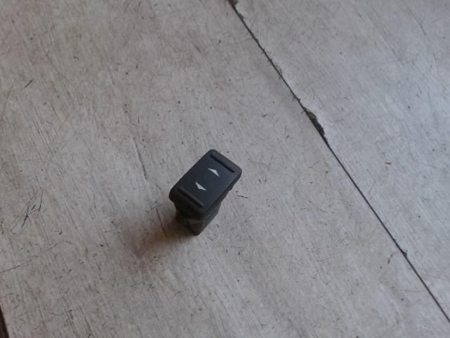 bontott FORD FOCUS II Bal hátsó Ablakemelő Kapcsoló