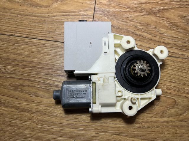 bontott FORD FOCUS II Bal hátsó Ablakemelő Motor