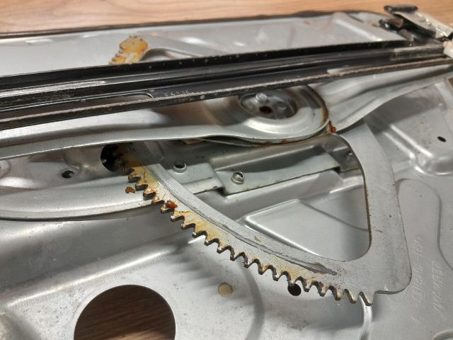 bontott FORD FOCUS II Bal hátsó Ablakemelő Szerkezet (Mechanikus)