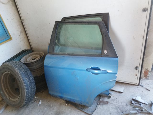 bontott FORD FOCUS II Bal hátsó Ajtó (Részeivel)