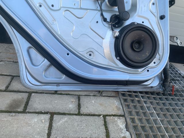 bontott FORD FOCUS II Bal hátsó Ajtó (Üres lemez)