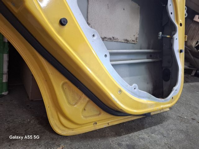 bontott FORD FOCUS II Bal hátsó Ajtó (Üres lemez)