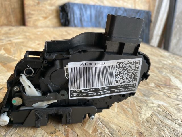 bontott FORD FOCUS II Bal hátsó Ajtózár