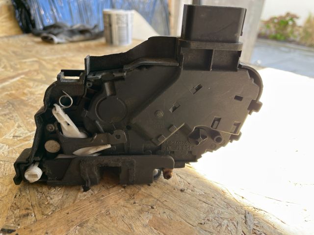 bontott FORD FOCUS II Bal hátsó Ajtózár