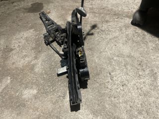 bontott FORD FOCUS II Bal hátsó Ajtózár