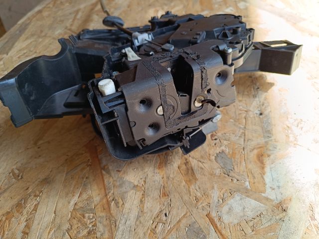 bontott FORD FOCUS II Bal hátsó Ajtózár