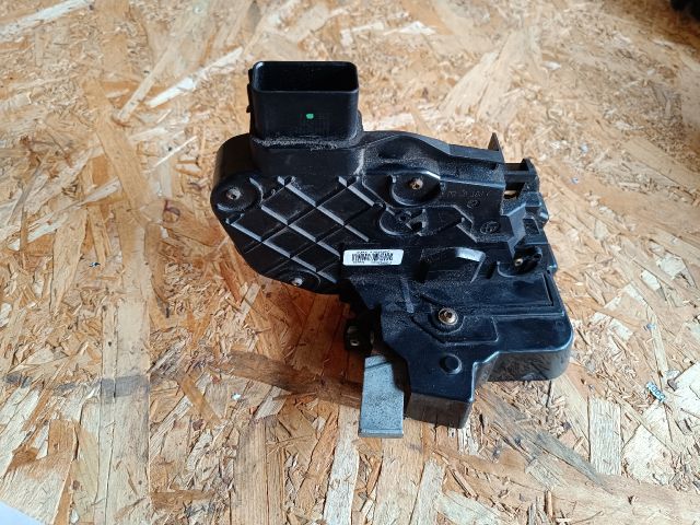 bontott FORD FOCUS II Bal hátsó Ajtózár