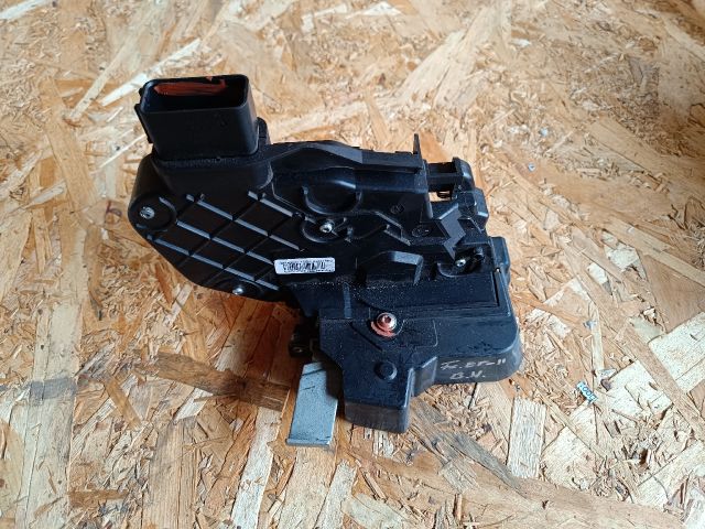 bontott FORD FOCUS II Bal hátsó Ajtózár