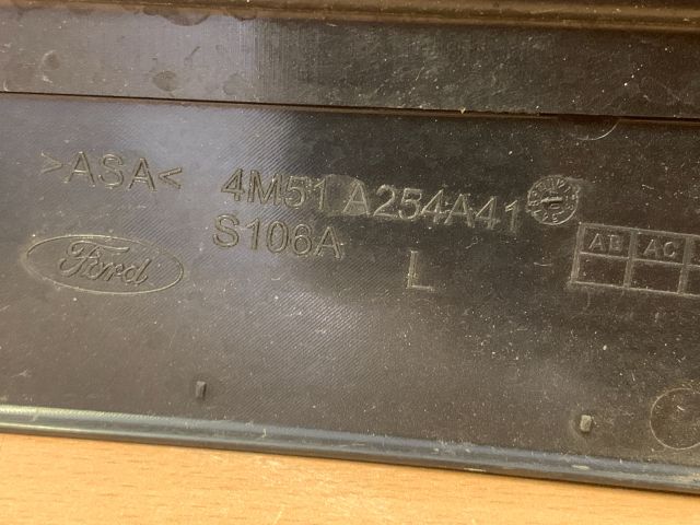 bontott FORD FOCUS II Bal hátsó Első Ajtókeret Burkolat