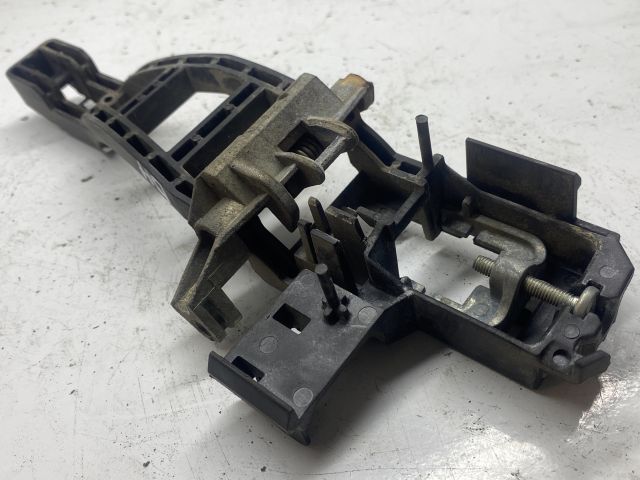 bontott FORD FOCUS II Bal hátsó Kilincs Hátulja