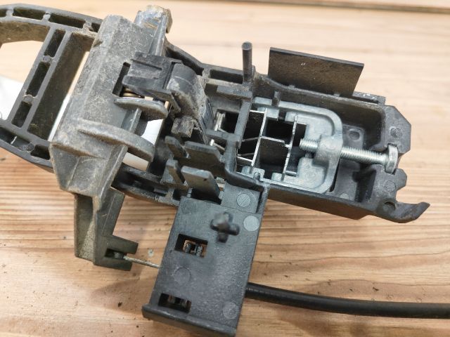 bontott FORD FOCUS II Bal hátsó Külső Kilincs