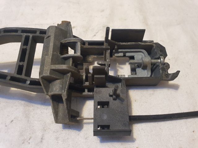 bontott FORD FOCUS II Bal hátsó Külső Kilincsfészek