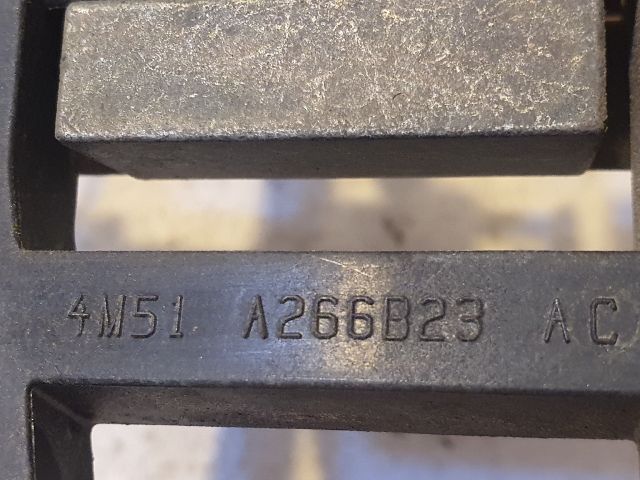 bontott FORD FOCUS II Bal hátsó Külső Kilincsfészek