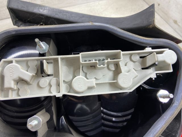 bontott FORD FOCUS II Bal Hátsó Lámpa