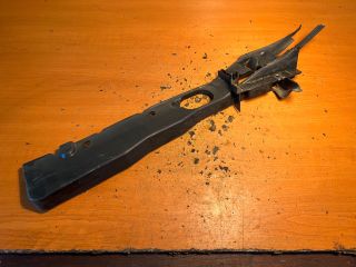 bontott FORD FOCUS II Bal Sárvédő Csavar Burkolat