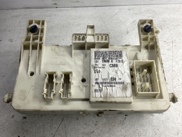 bontott FORD FOCUS II Biztosítéktábla Doboz