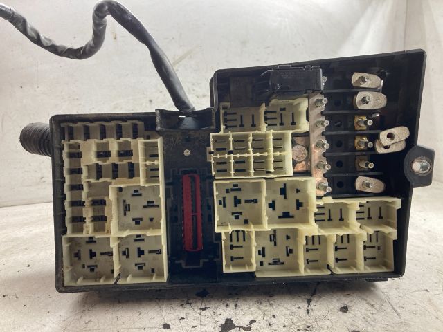 bontott FORD FOCUS II Biztosítéktábla Doboz