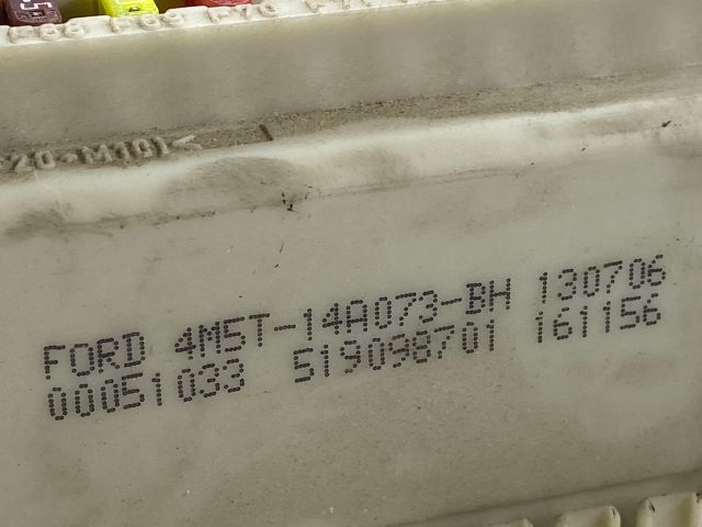 bontott FORD FOCUS II Biztosítéktábla Doboz