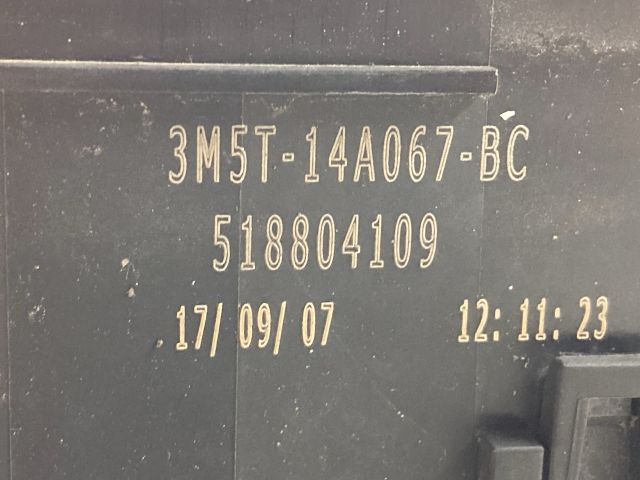 bontott FORD FOCUS II Biztosítéktábla Doboz