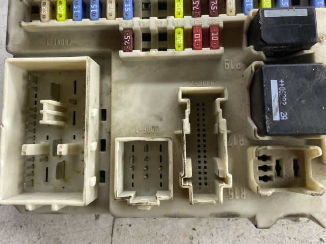 bontott FORD FOCUS II Biztosítéktábla Doboz