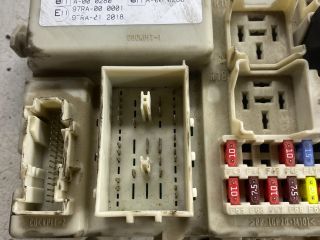 bontott FORD FOCUS II Biztosítéktábla Doboz