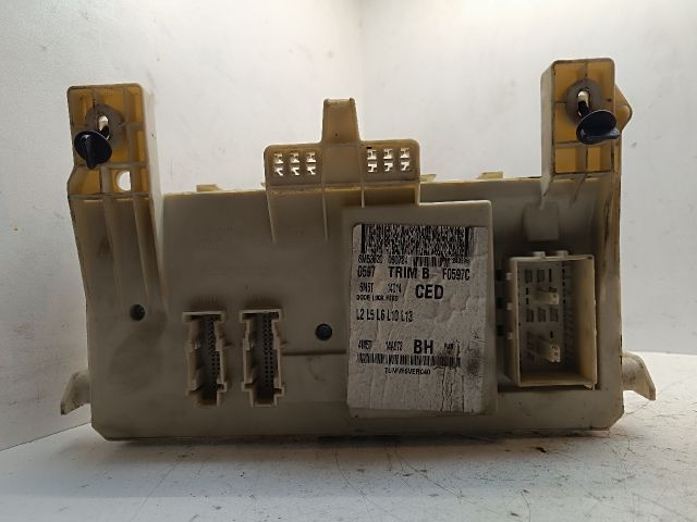 bontott FORD FOCUS II Biztosítéktábla Doboz