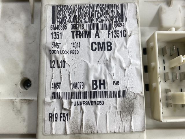 bontott FORD FOCUS II Biztosítéktábla Doboz