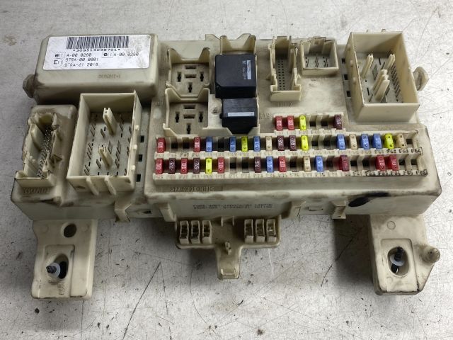 bontott FORD FOCUS II Biztosítéktábla Doboz