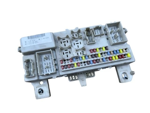 bontott FORD FOCUS II Biztosítéktábla Doboz