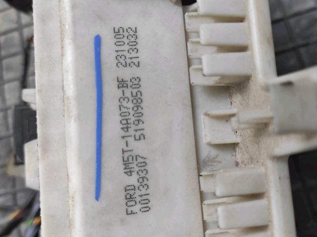 bontott FORD FOCUS II Biztosítéktábla Utastér