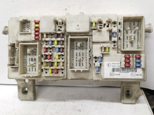 bontott FORD FOCUS II Biztosítéktábla Utastér